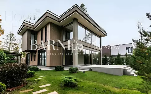 2-этажный коттедж 320 м² с отделкой