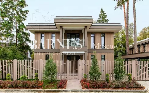 2-этажный коттедж 320 м² с отделкой
