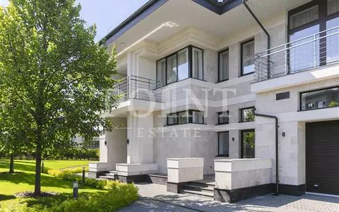 2-этажный коттедж 1 017.21 м² с отделкой