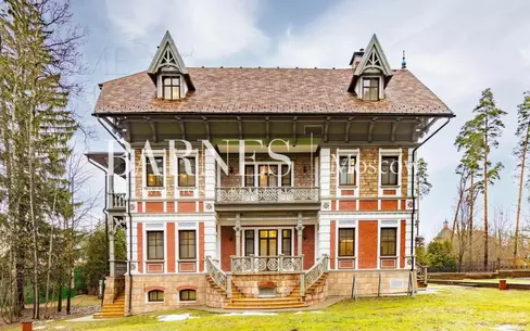 3-этажный коттедж 697 м² с отделкой