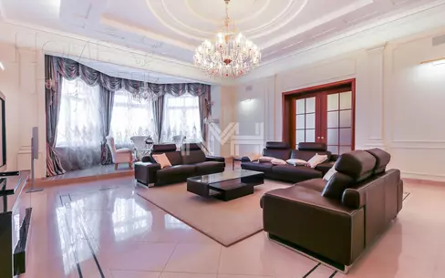 3-этажный коттедж 1 238 м² с отделкой