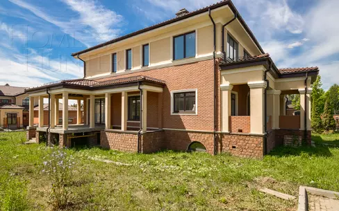 2-этажный коттедж 593 м² с отделкой