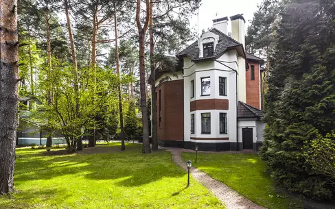 2-этажный коттедж 560 м² с отделкой