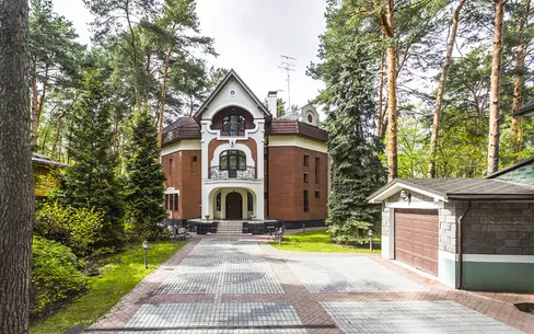 2-этажный коттедж 560 м² с отделкой