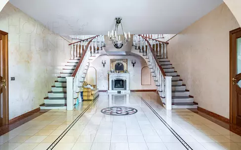 3-этажный коттедж 880 м² с отделкой