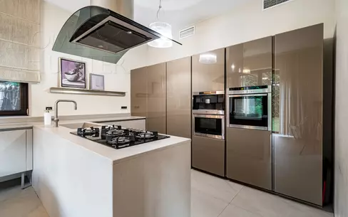 2-этажный коттедж 600 м² с отделкой