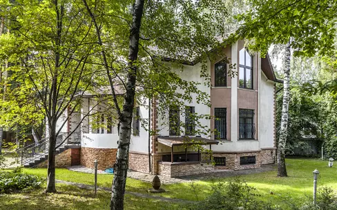 3-этажный коттедж 400 м² с отделкой