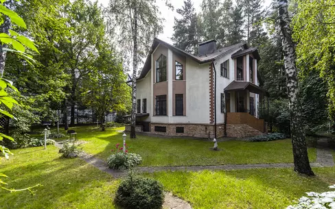 3-этажный коттедж 400 м² с отделкой