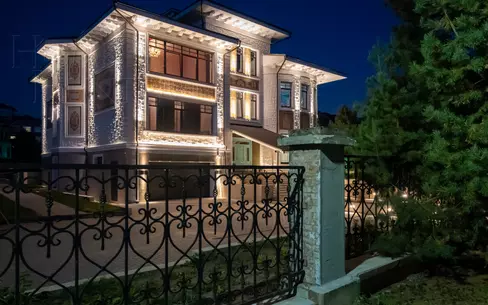 3-этажный коттедж 1 300 м² с отделкой