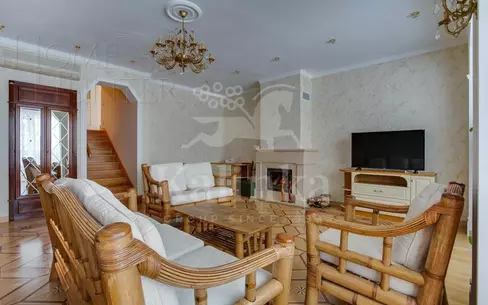 3-этажный таунхаус 300 м² с отделкой