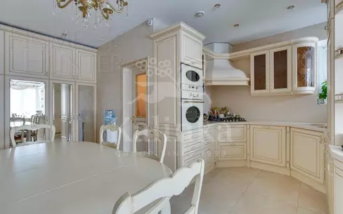 3-этажный таунхаус 300 м² с отделкой