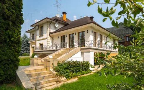 2-этажный коттедж 650 м² с отделкой