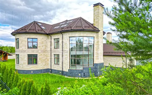 3-этажный коттедж 680 м² без отделки