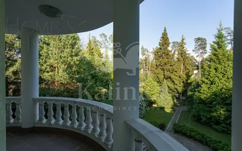 3-этажный коттедж 1 000 м² с отделкой