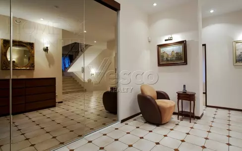 2-этажный коттедж 650 м² с отделкой