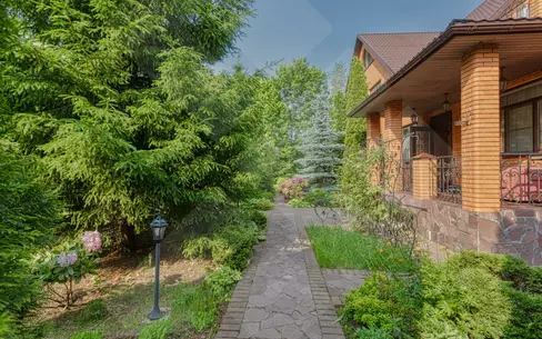 2-этажный коттедж 640 м² с отделкой
