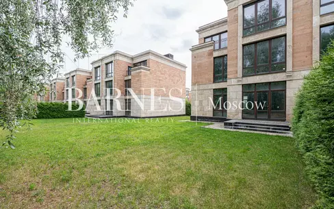 8-комн. кв., 420 м², 1/3 этаж