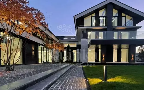 3-этажный коттедж 1 770 м² без отделки