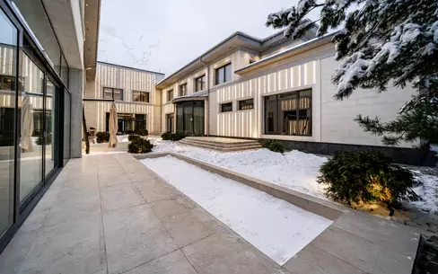 2-этажный коттедж 2 000 м² с отделкой