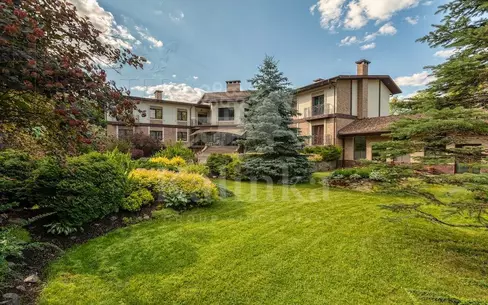 2-этажный коттедж 2 000 м² с отделкой