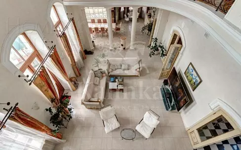 2-этажный коттедж 1 300 м² с отделкой