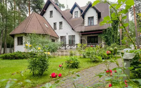 3-этажный коттедж 1 233 м² с отделкой