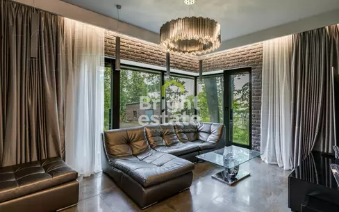 3-комн. кв., 112.1 м², 1/8 этаж