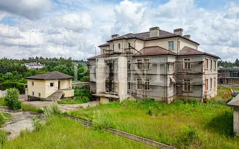 3-этажный коттедж 1 230 м² без отделки