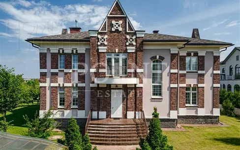 2-этажный коттедж 350 м² с отделкой