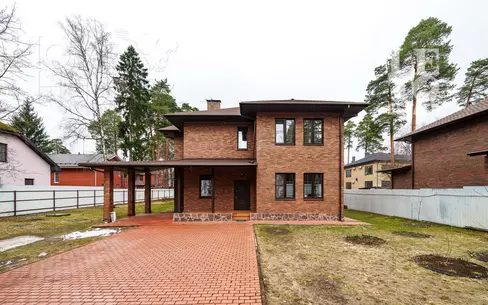 2-этажный коттедж 290 м² с отделкой