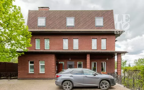 3-этажный коттедж 553.6 м² с отделкой