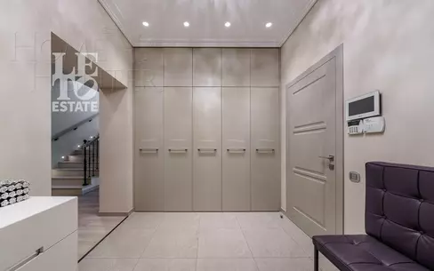 2-этажный коттедж 320 м² с отделкой