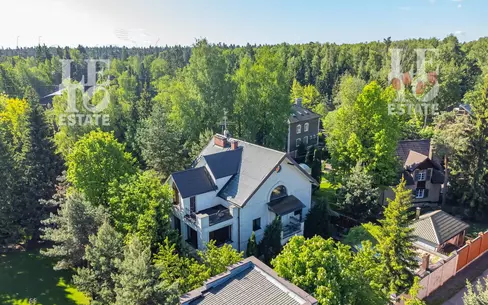 3-этажный коттедж 520 м² с отделкой