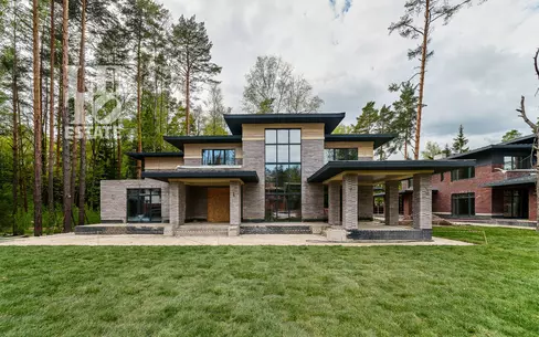 2-этажный коттедж 460 м² без отделки