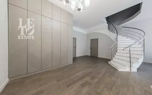 3-этажный таунхаус 250 м² с отделкой