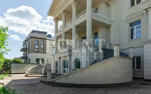 3-этажный коттедж 1 532 м² без отделки