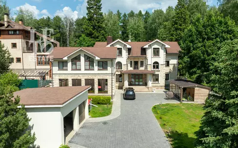 3-этажный коттедж 640 м² с отделкой
