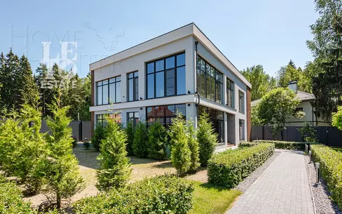 2-этажный коттедж 385 м² с отделкой