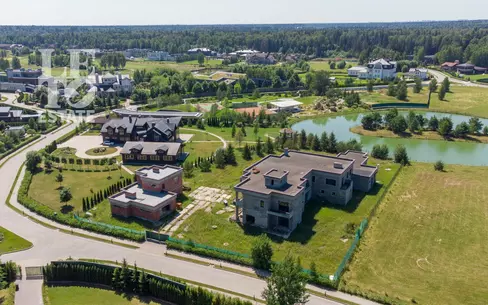 2-этажный коттедж 1 000 м² без отделки