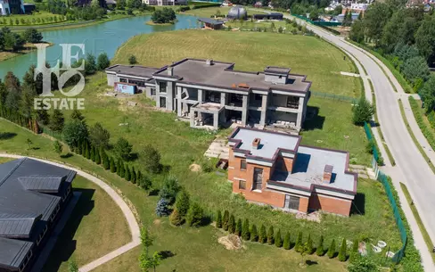 2-этажный коттедж 1 000 м² без отделки