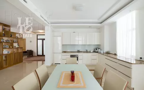 3-этажный коттедж 1 000 м² с отделкой