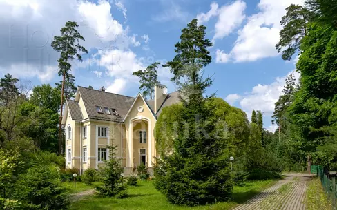 2-этажный коттедж 560 м² с отделкой