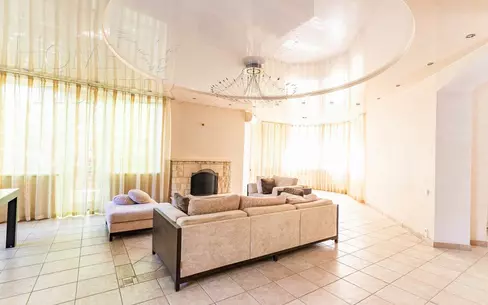 3-этажный коттедж 350 м² с отделкой