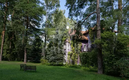 3-этажный коттедж 1 250 м² с отделкой