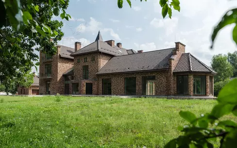 2-этажный коттедж 1 660 м² без отделки
