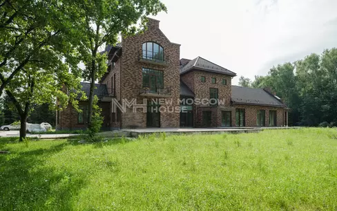 2-этажный коттедж 1 660 м² без отделки