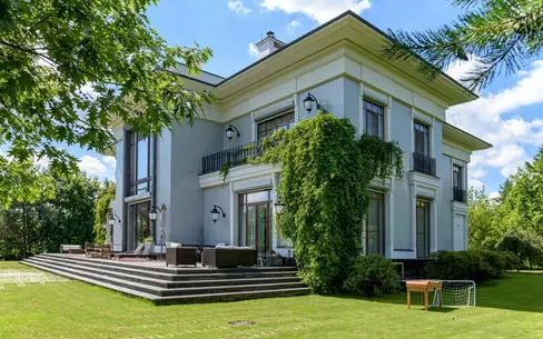 3-этажный коттедж 1 315 м² с отделкой