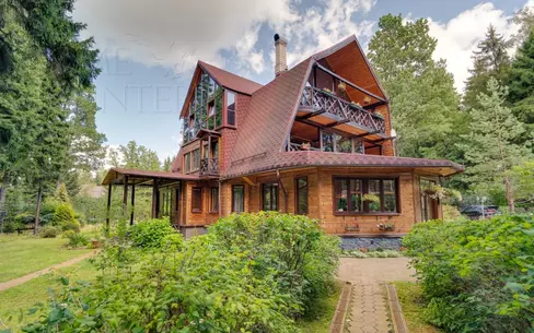 3-этажный коттедж 650 м² с отделкой