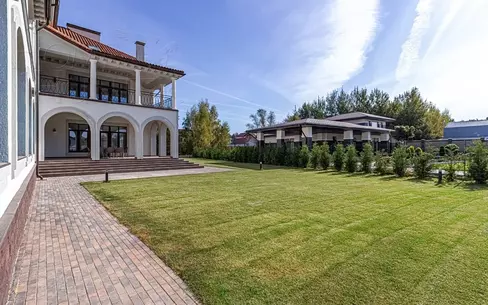 2-этажный коттедж 1 327 м² с отделкой