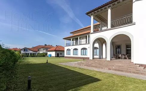 2-этажный коттедж 1 327 м² с отделкой